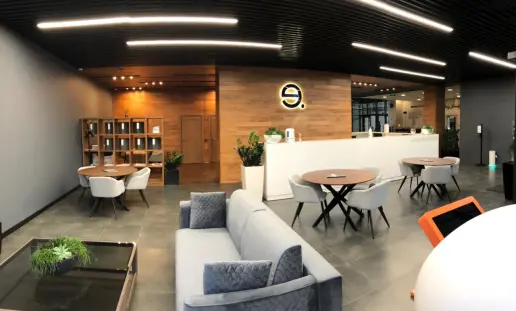 Компания «Е-Девелопмент» Внутренняя отделка, монтаж электропроводки и освещения головного офиса компании